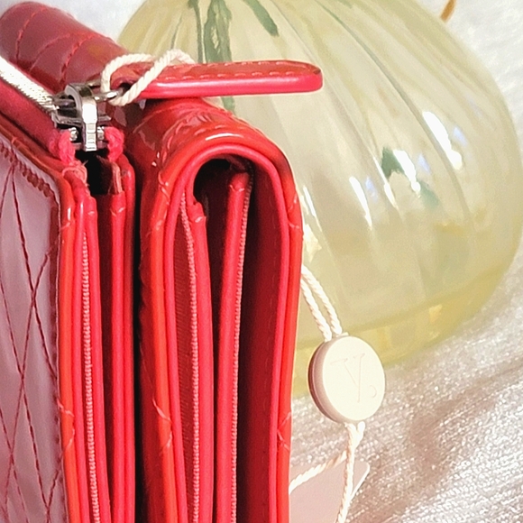 COA CHANEL Pink Quilted Patent Leather Classic Wallet - Picture 4 of 16